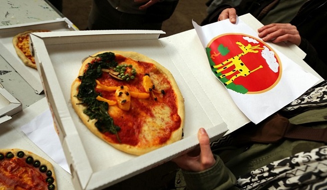 Paint your pizza by Jonas Lund